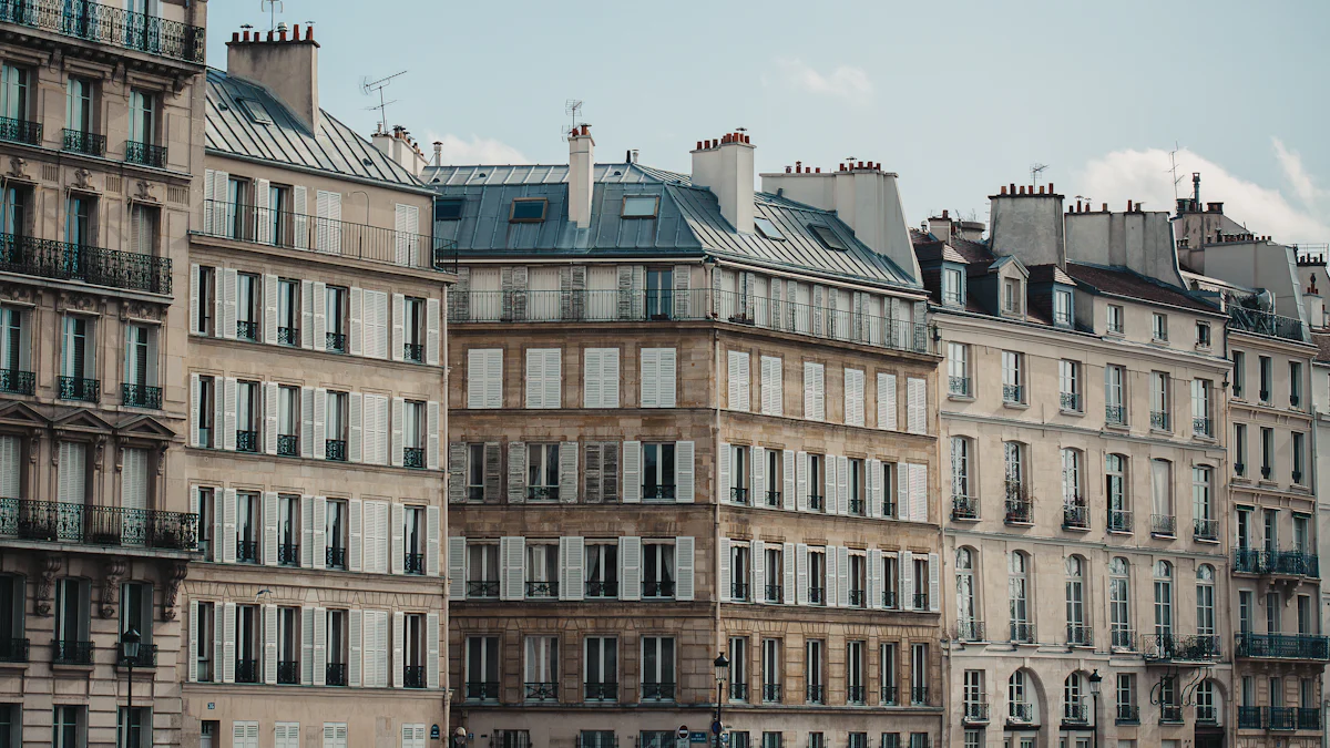 Façades d'immeubles haussmanniens à Paris